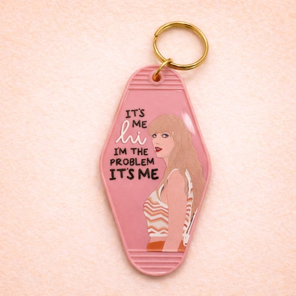 TAYLOR SWIFT KEYCHAIN